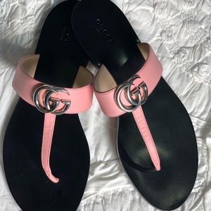 Gucci Women's leather thong sandal with Double G